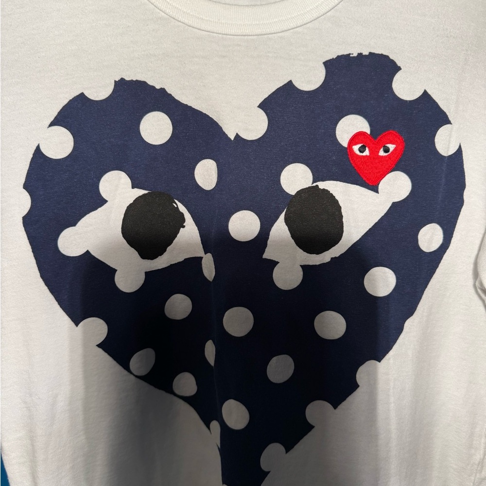 Comme des Garcons. PLAY. 
White Tee with Navy Polka Dot Heart - Picture 6 of 14